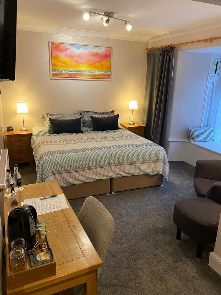 Tudor Lodge Twin Room (Large)