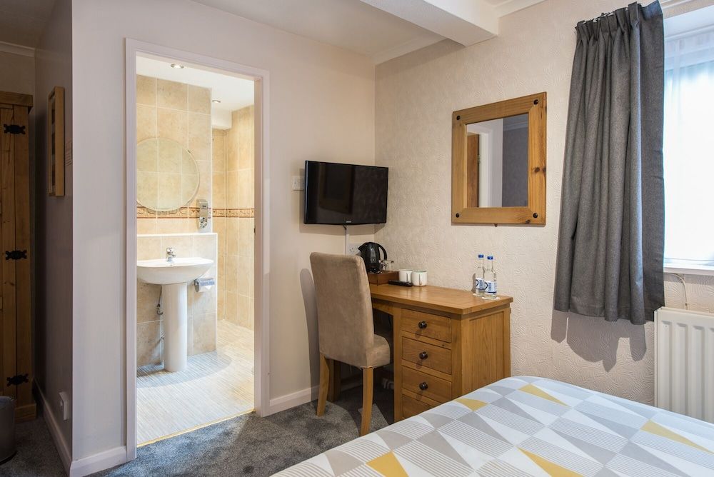 Tudor Lodge Double Room 9