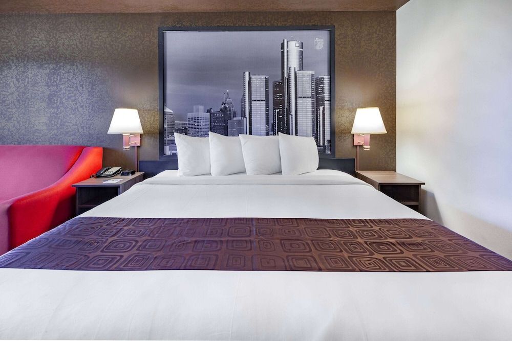 Super 8 by Wyndham Ambassador Bridge Windsor ON Room, 1 Queen Bed, Non Smoking (Second Floor)