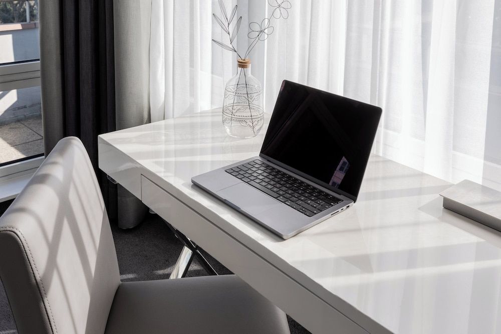 Garner Hotel Berlin - Gendarmenmarkt by IHG Standard Room, 1 Queen Bed 15