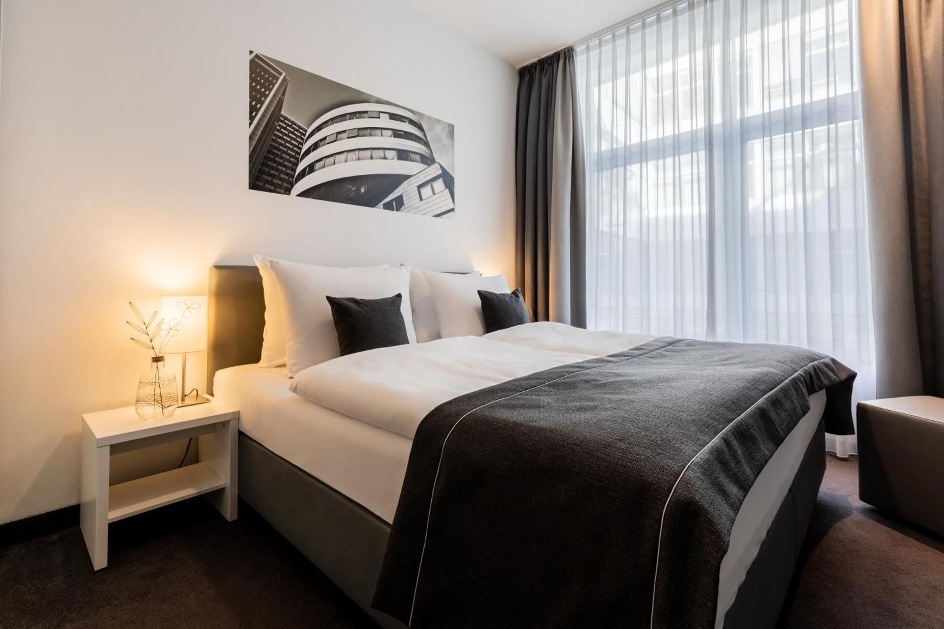undefined Garner Hotel Berlin - Gendarmenmarkt by IHG 3