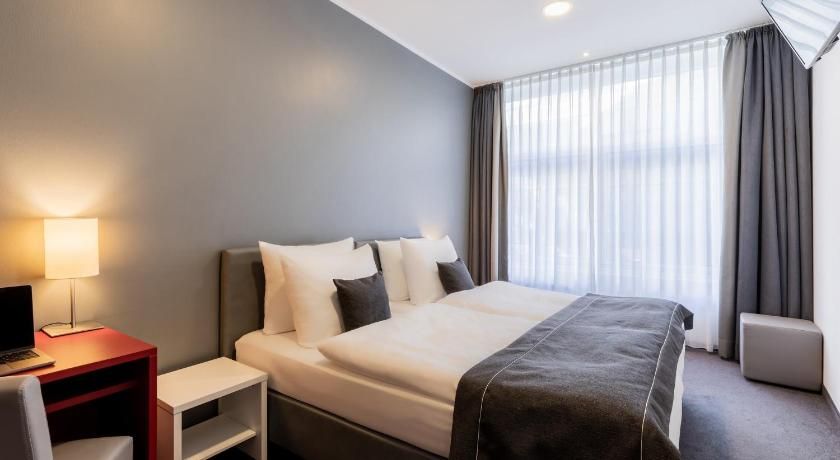 undefined Garner Hotel Berlin - Gendarmenmarkt by IHG 3