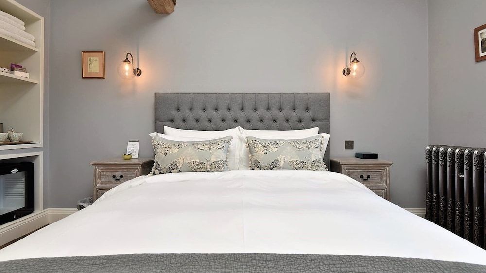 The Mill - Long Melford Deluxe King Room with Luxury Bath 10