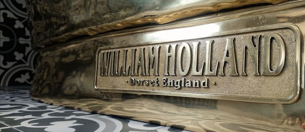 Deep Soaking Bathtub