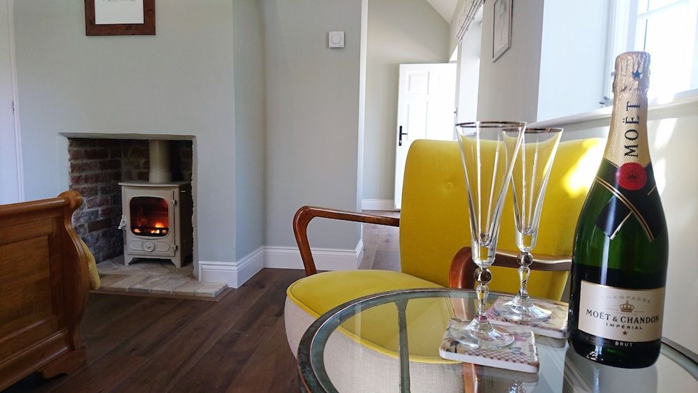 The Mill - Long Melford Deluxe King Room with Private Garden 11