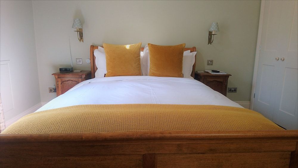 The Mill - Long Melford Deluxe King Room with Private Garden 2