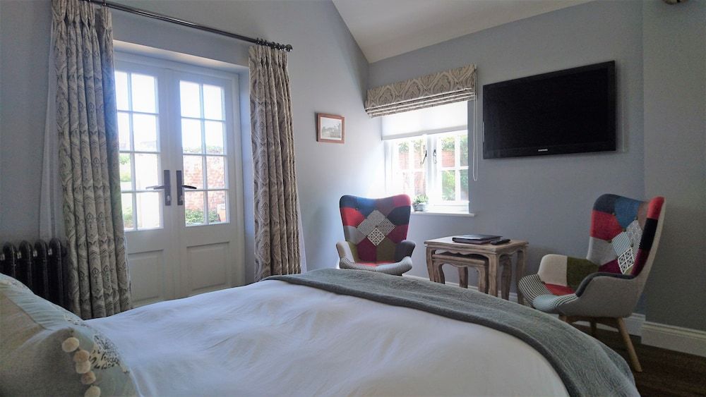 The Mill - Long Melford Deluxe King Room with Luxury Bath 6