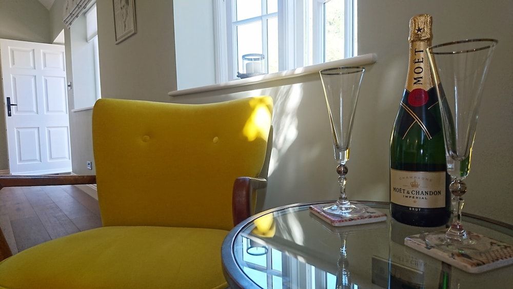 The Mill - Long Melford Deluxe King Room with Private Garden 12