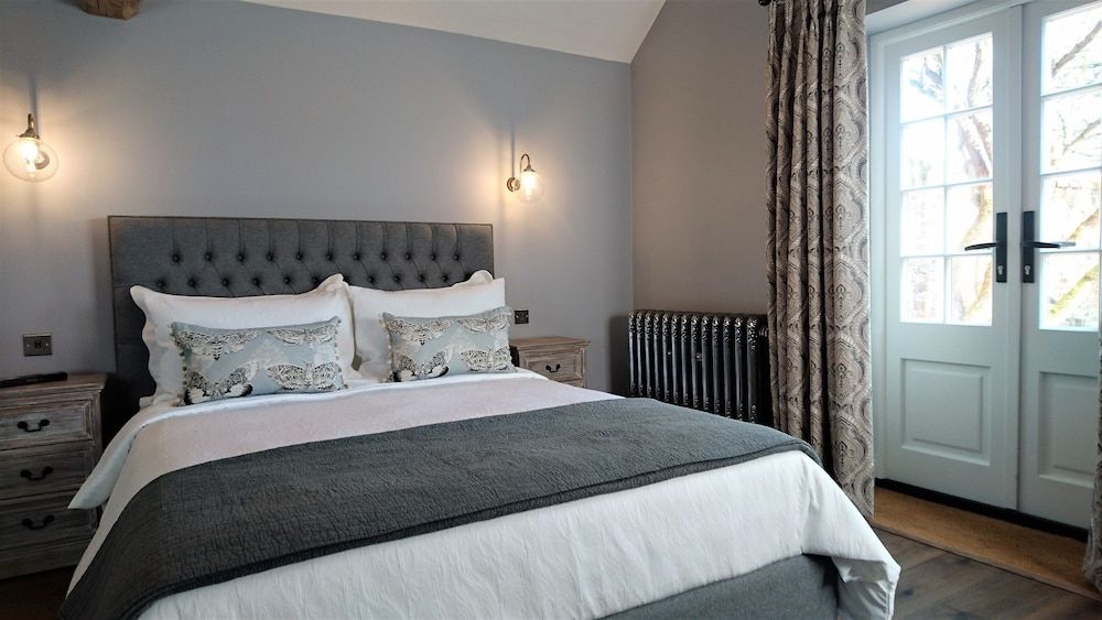 The Mill - Long Melford Deluxe King Room with Luxury Bath 4