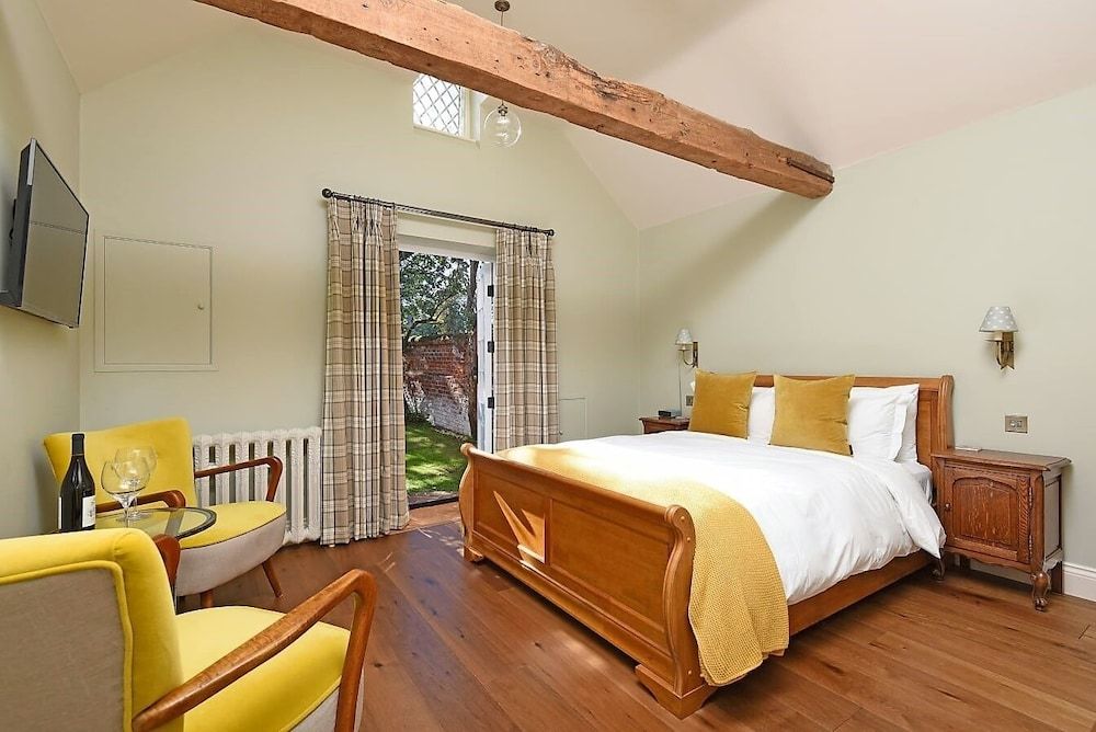 The Mill - Long Melford Deluxe King Room with Private Garden 3