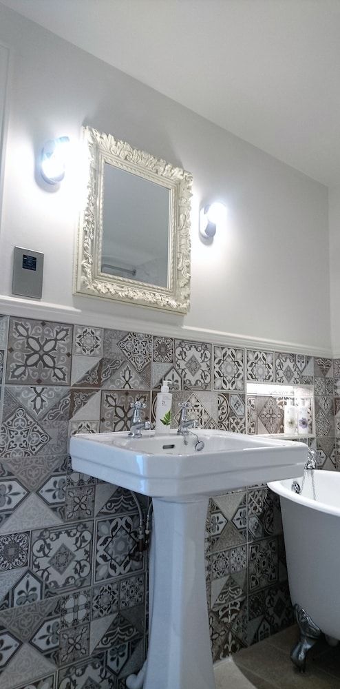 The Mill - Long Melford Deluxe King Room with Private Garden 7