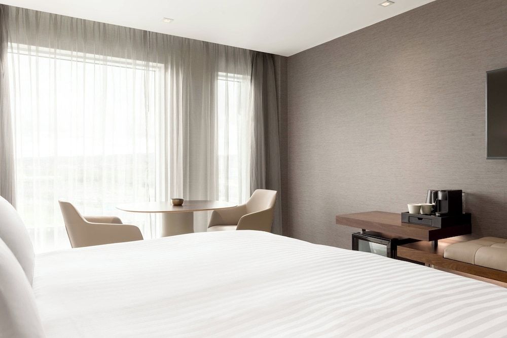 undefined AC Hotels by Marriott Belfast 2