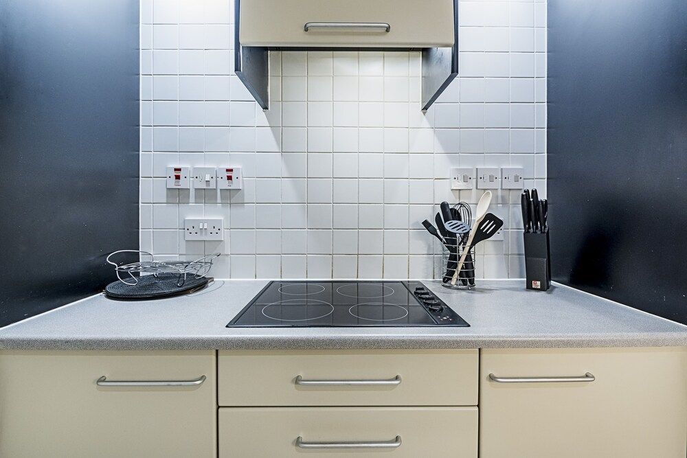 Deluxe Kensington Apartment With Balcony Deluxe Apartment, 1 Double Bed, City View 10