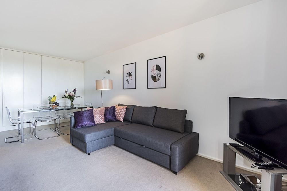 Deluxe Kensington Apartment With Balcony Deluxe Apartment, 1 Double Bed, City View 14