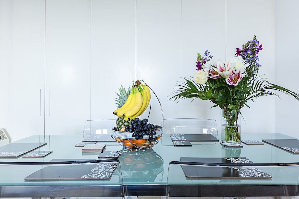 undefined Deluxe Kensington Apartment With Balcony 9