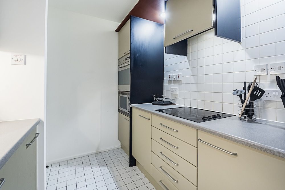 Deluxe Kensington Apartment With Balcony Deluxe Apartment, 1 Double Bed, City View 11