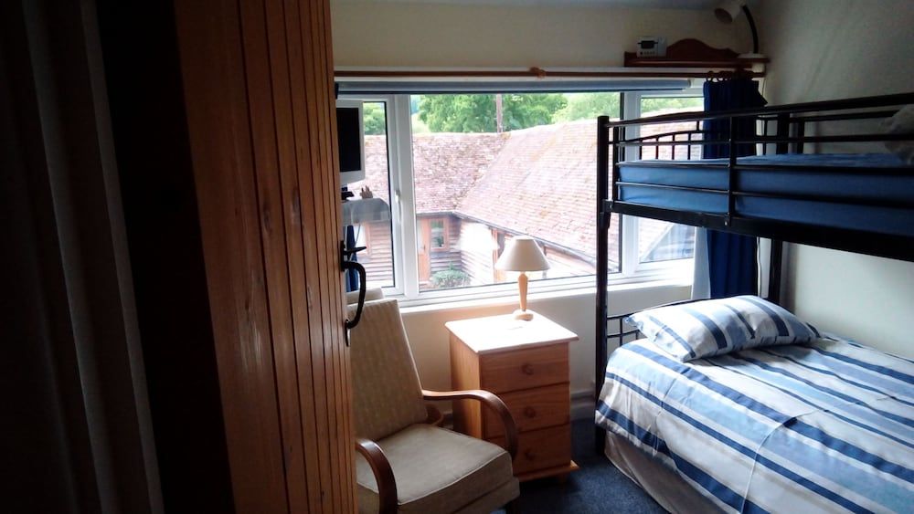 Copper Beeches Accomodation Family Suite 2