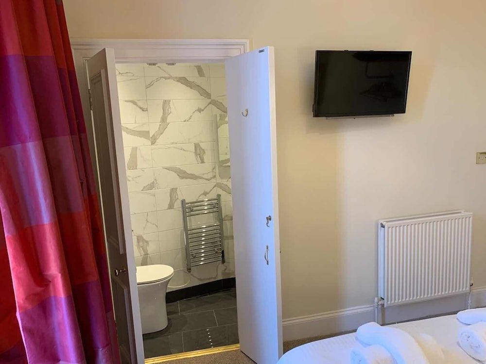 Southside Guest House Standard Double Room, Ensuite 5