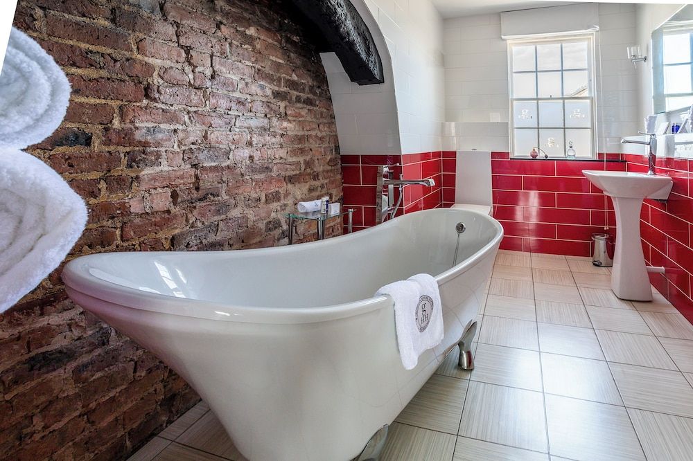 Georgian House Hotel Deluxe Double Room, 1 King Bed 10