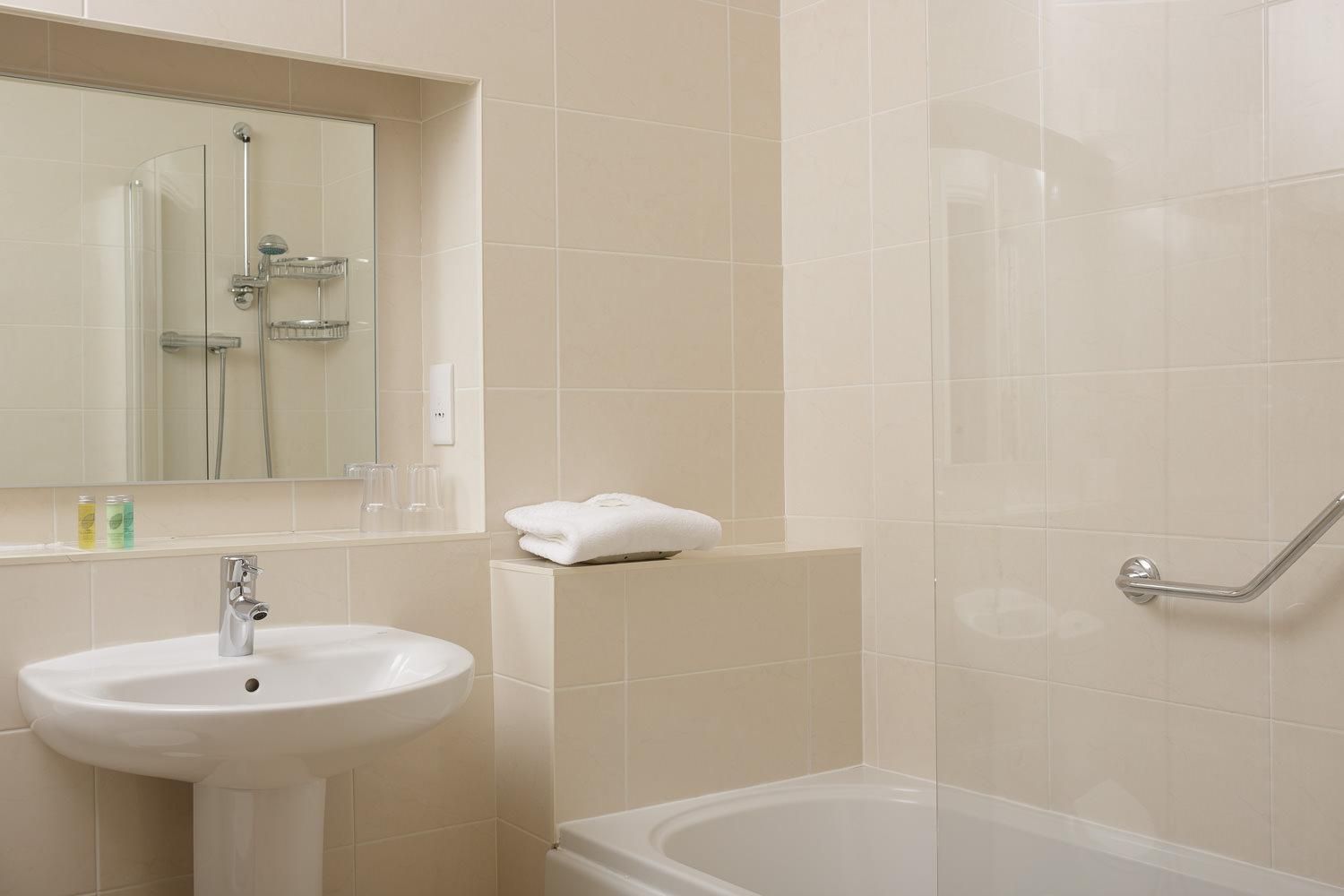 1 Bed & Study Bedroom Apartment with Sea-View