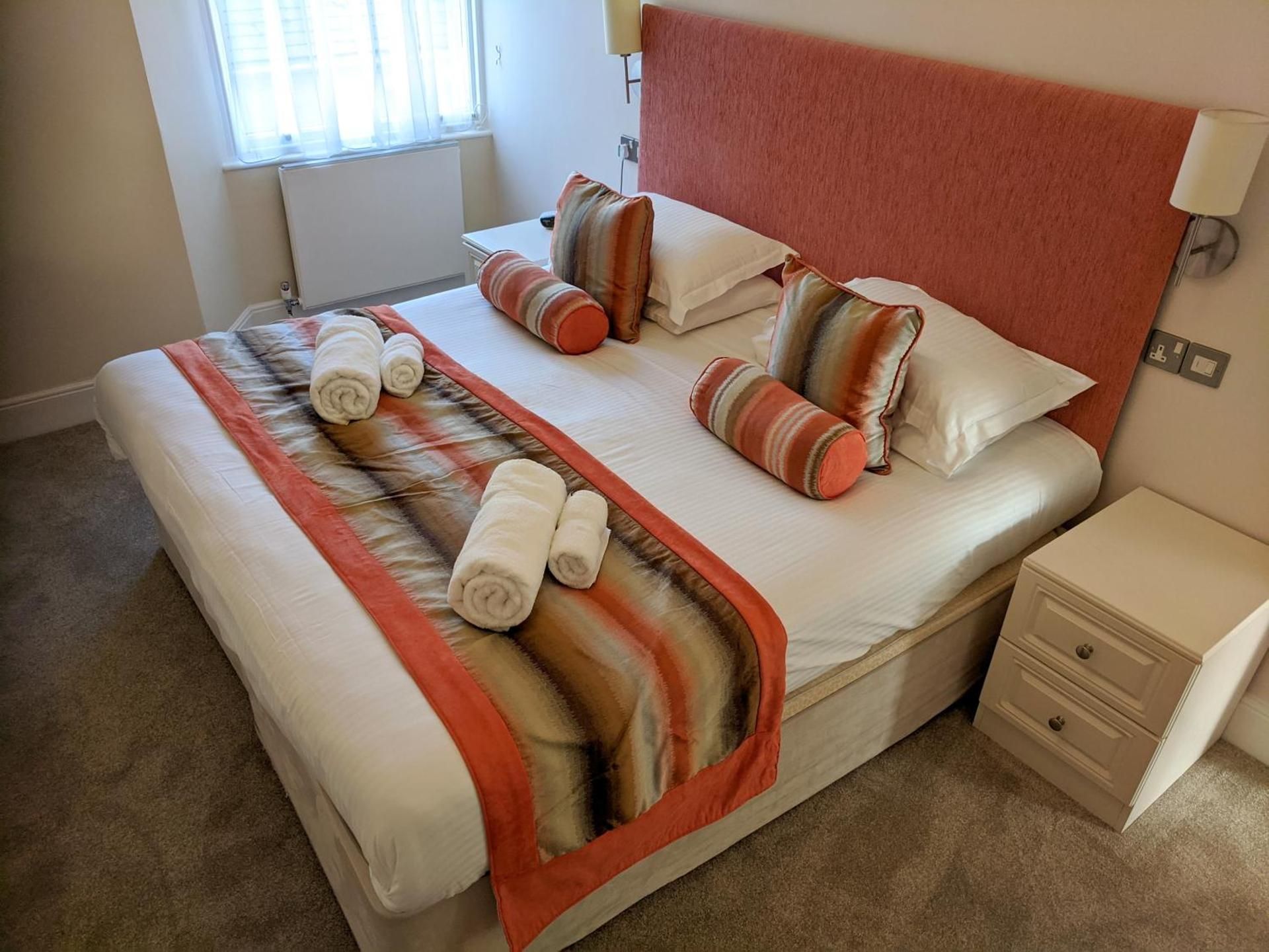 1 Bed & Study Bedroom Apartment with Sea-View