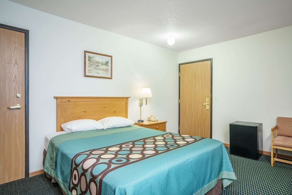 Room, 1 Queen Bed, Accessible, Non Smoking (Tub with Grab Bars)