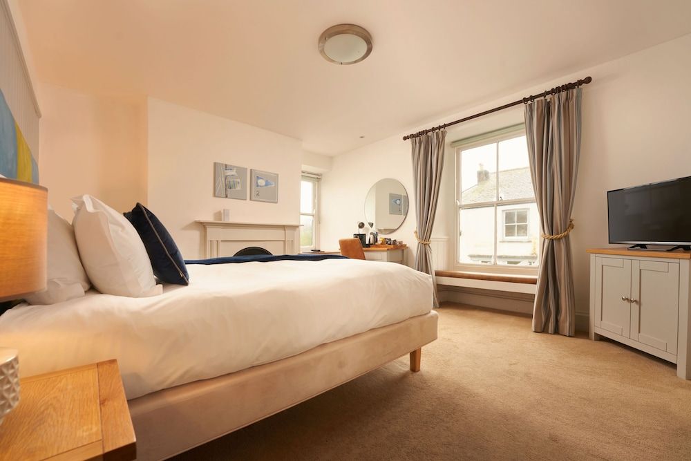 Rashleigh Arms Superior Double Room