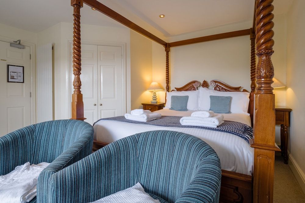 Rashleigh Arms Superior Suite, 1 King Bed, Partial Sea View, Ground Floor 3