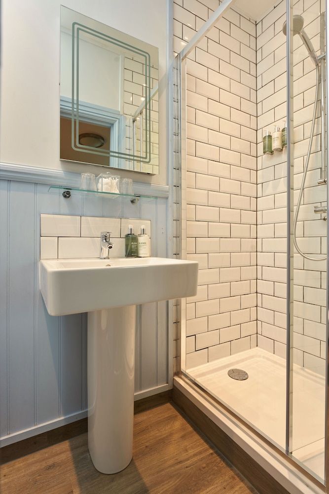 Rashleigh Arms Superior Twin Room 4