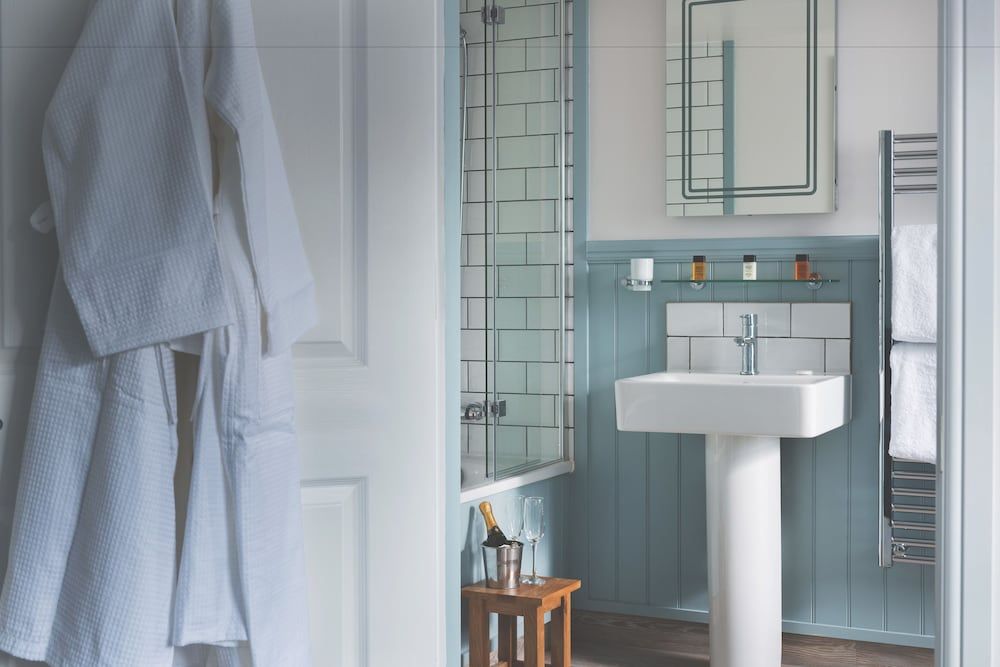 Rashleigh Arms Superior Suite, 1 King Bed, Partial Sea View, Ground Floor 8