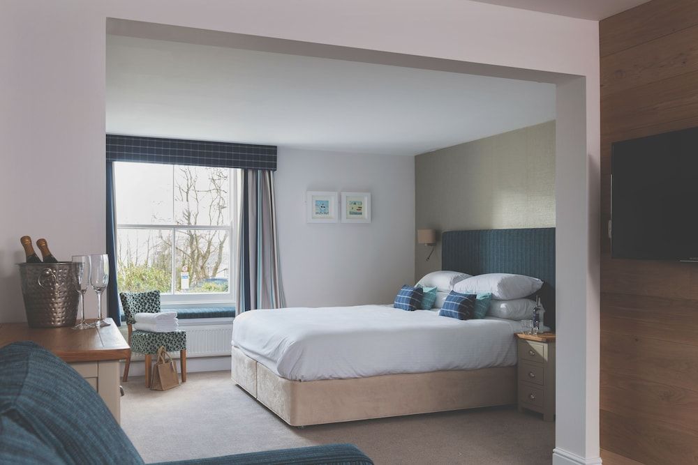 Rashleigh Arms Superior Suite, 1 King Bed, Partial Sea View, Ground Floor 2