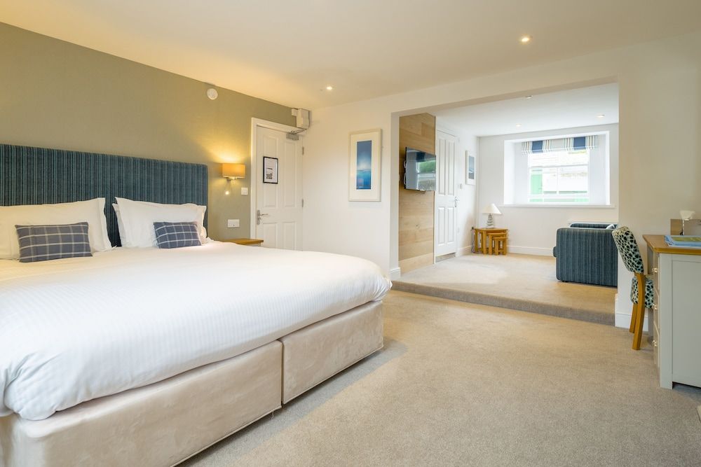 Rashleigh Arms Superior Suite, 1 King Bed, Partial Sea View, Ground Floor 6