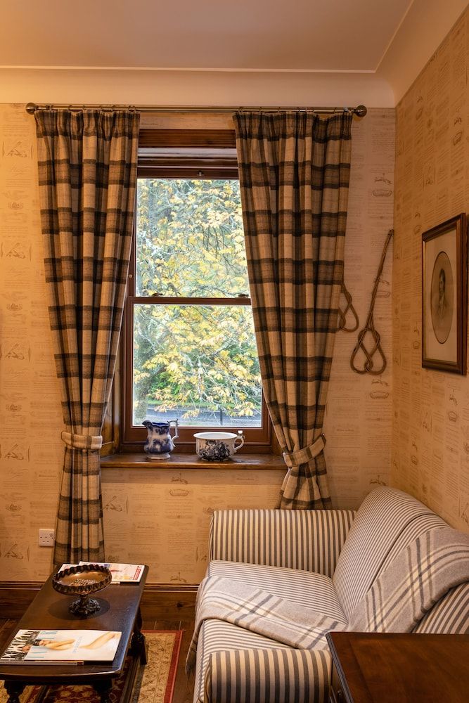 The Whispering Pine Lodge Four Poster Junior Suite 4