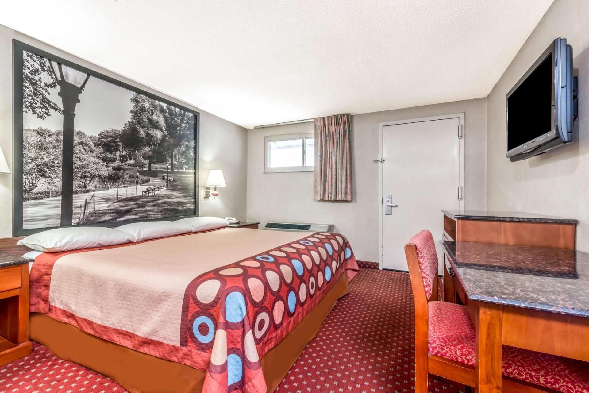 1 King Bed Non-Smoking