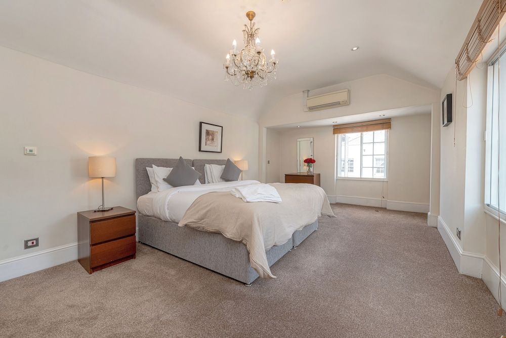 17 Hertford Street 1 Bedroom Apartment 3