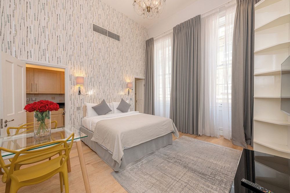 undefined 17 Hertford Street 3