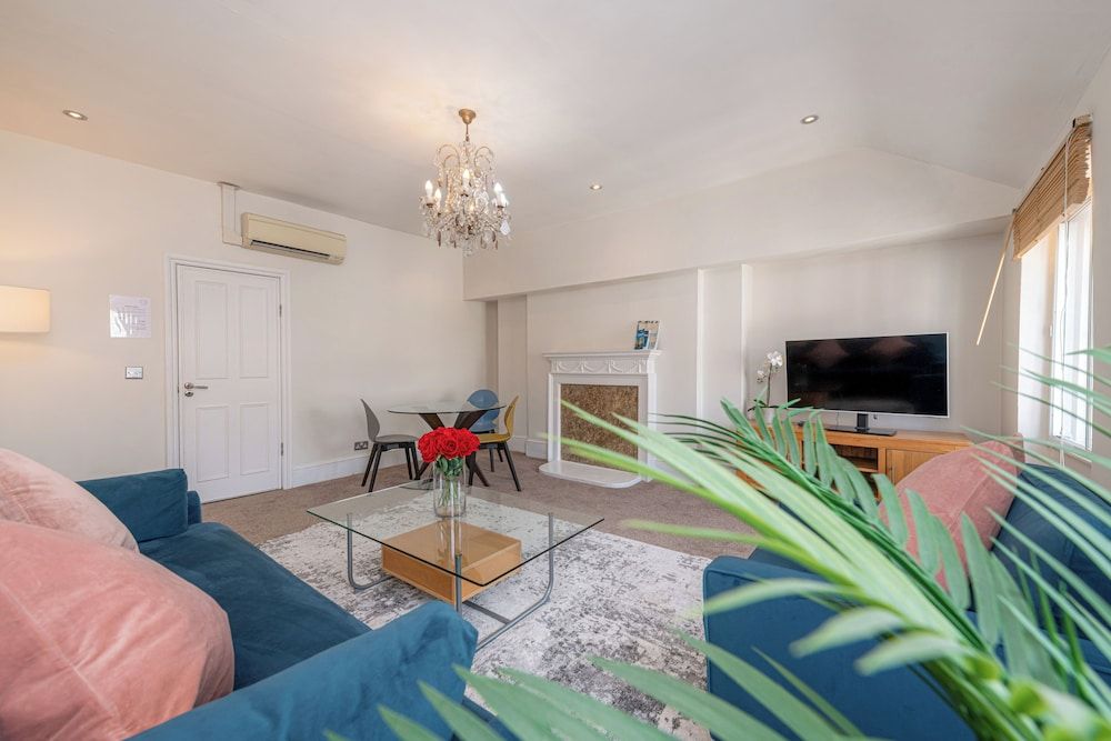 17 Hertford Street 1 Bedroom Apartment 10