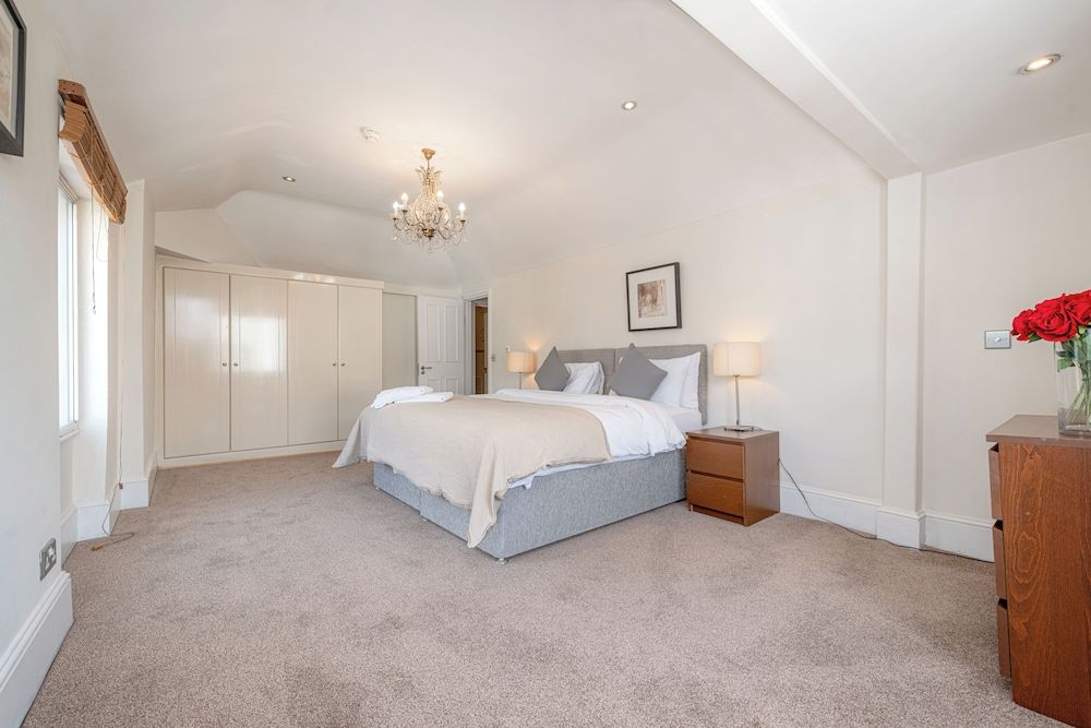 17 Hertford Street 1 Bedroom Apartment 4