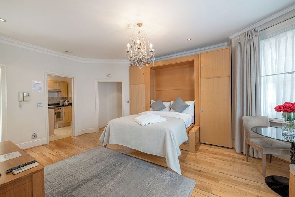 undefined 17 Hertford Street 4