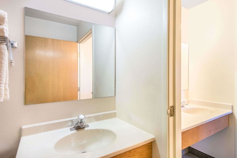 Studio Suite, 1 Queen Bed, Non Smoking, Microwave