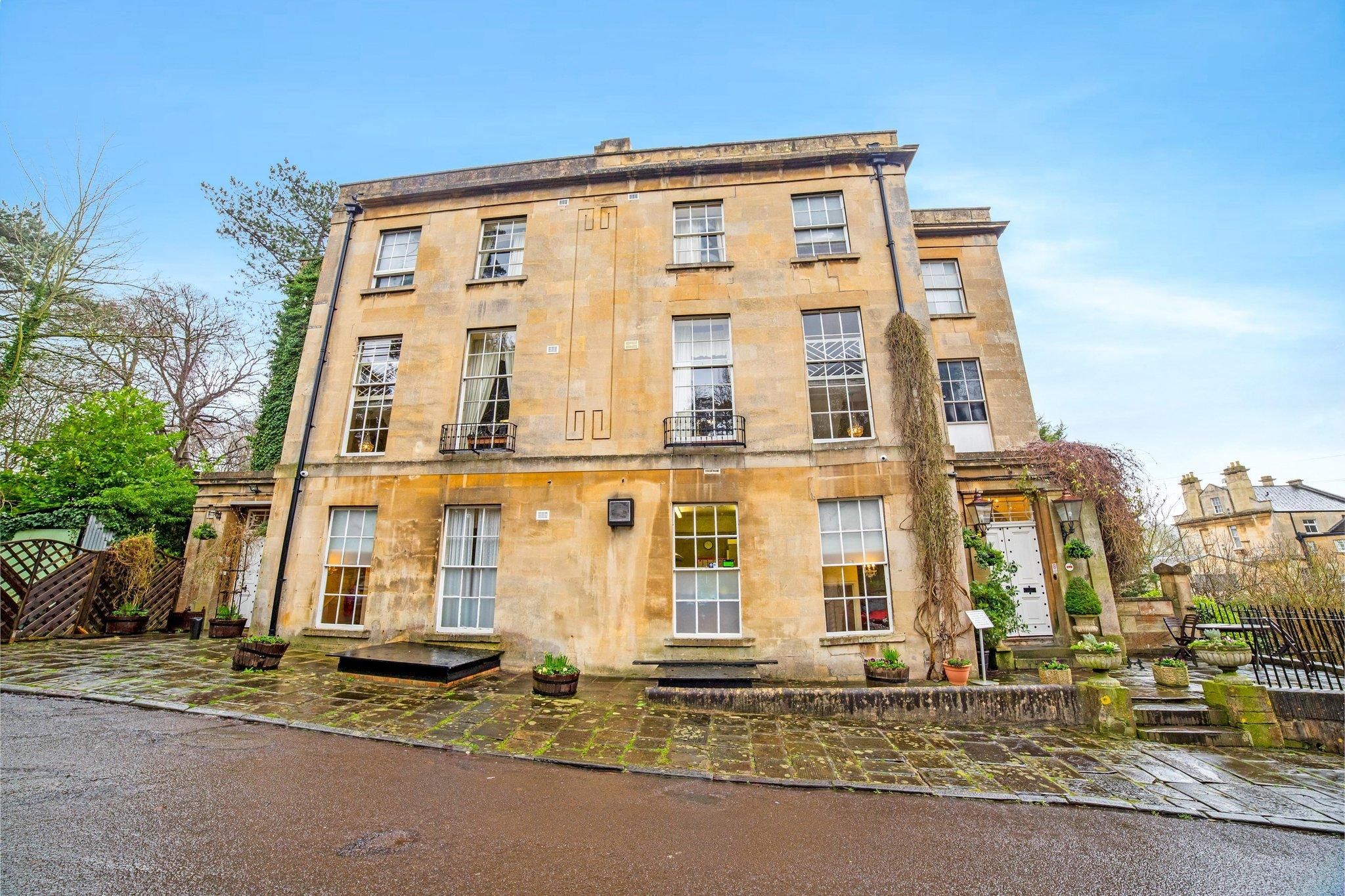 undefined OYO Bailbrook Lodge, Bath 2