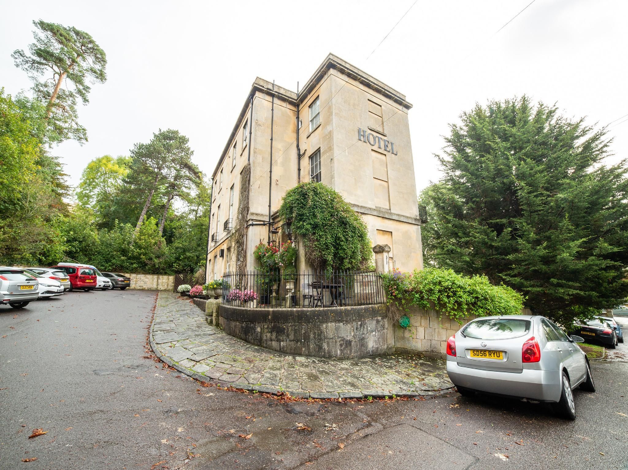 undefined OYO Bailbrook Lodge, Bath 4