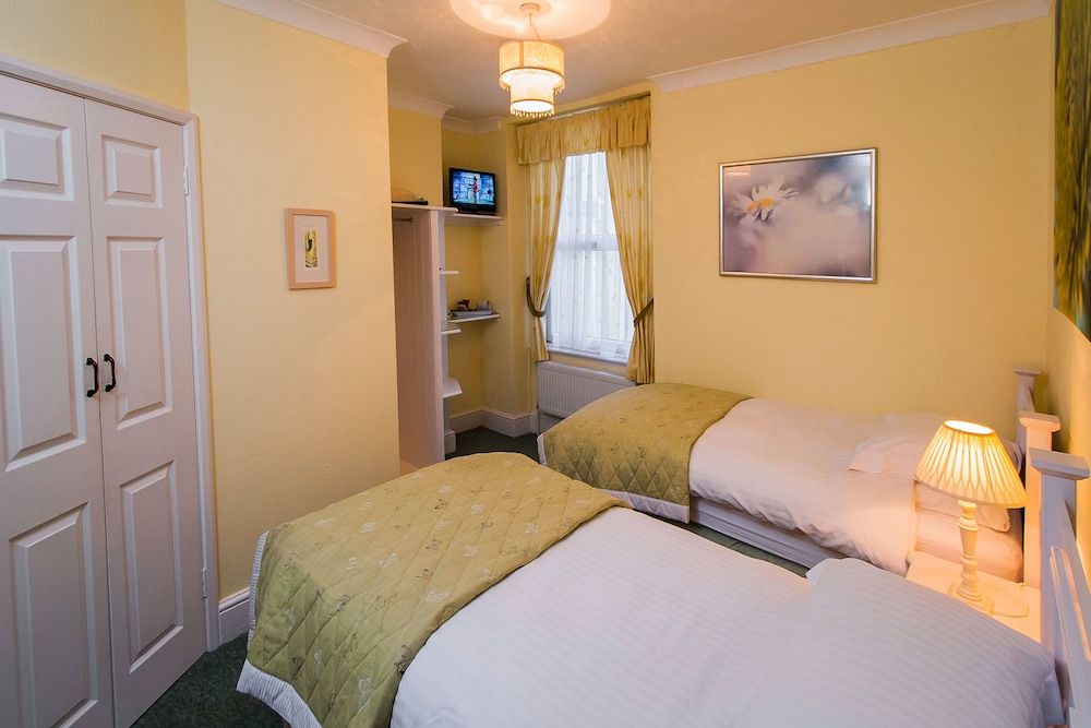 The Devonian Twin Room 2