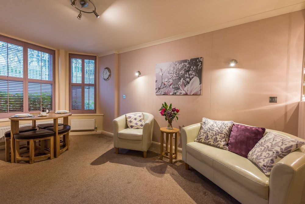 The Devonian Family Room 3