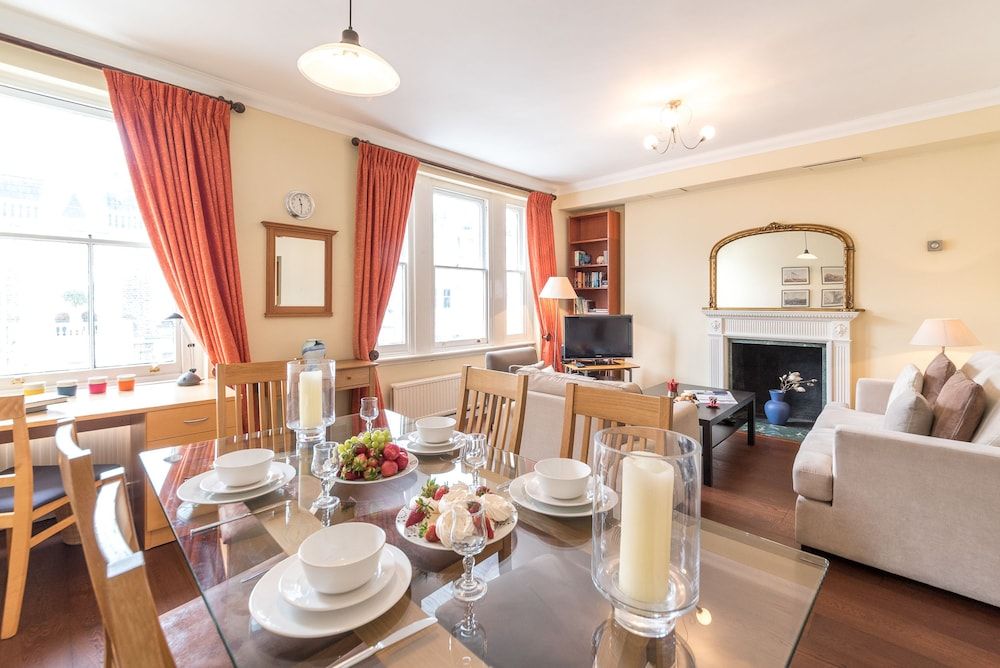 undefined A Place Like Home - 2 Bedroom Apartment in Chelsea 8