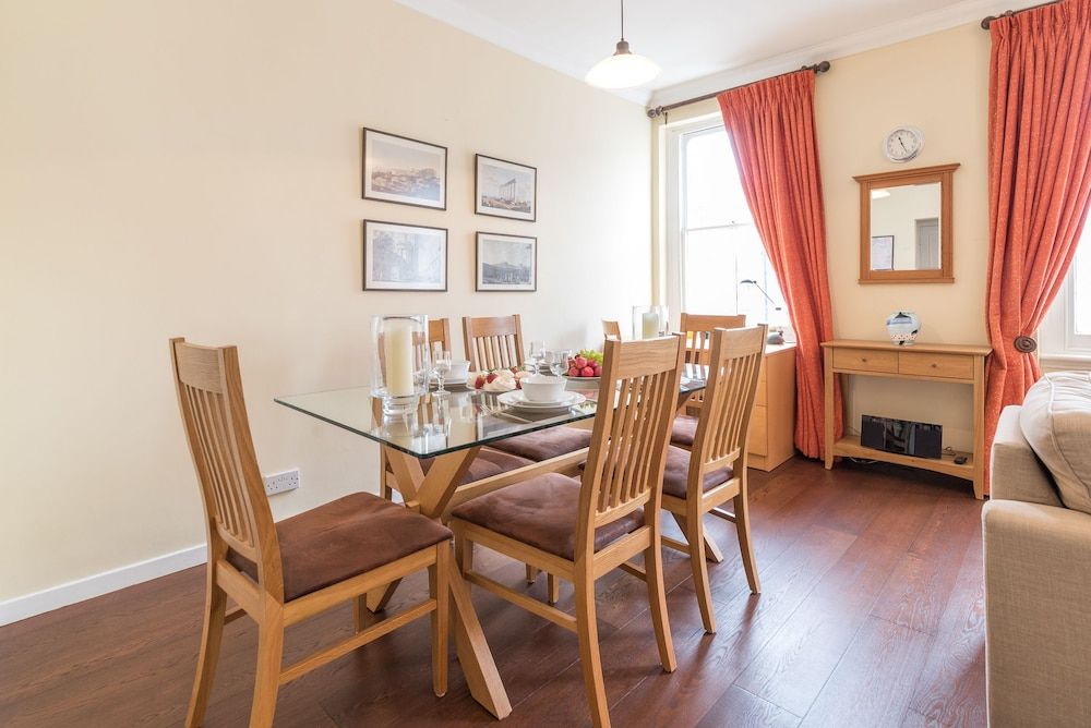 undefined A Place Like Home - 2 Bedroom Apartment in Chelsea 4