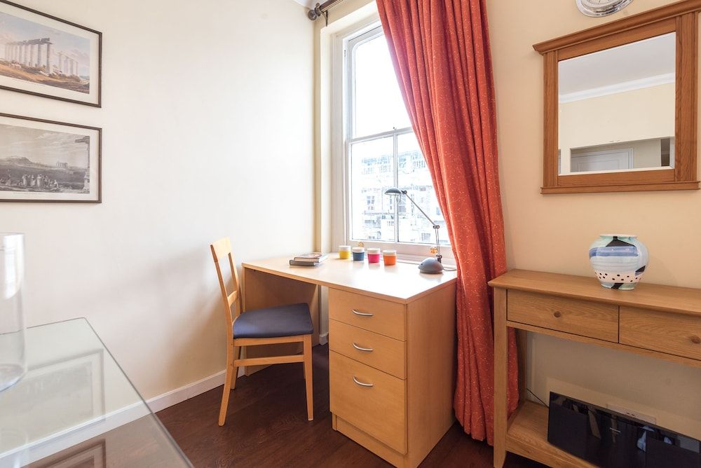 A Place Like Home - 2 Bedroom Apartment in Chelsea Apartment, 2 Bedrooms 13