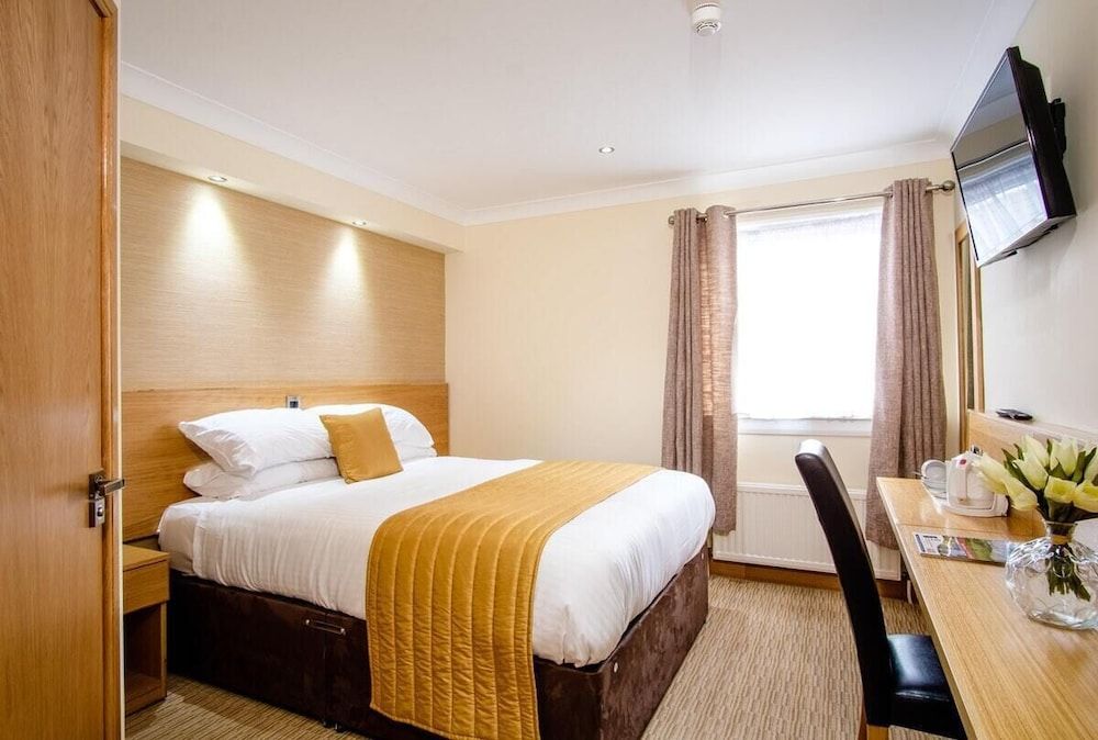Hill Park Hotel Basic Double Room, Ensuite (1st floor) 4