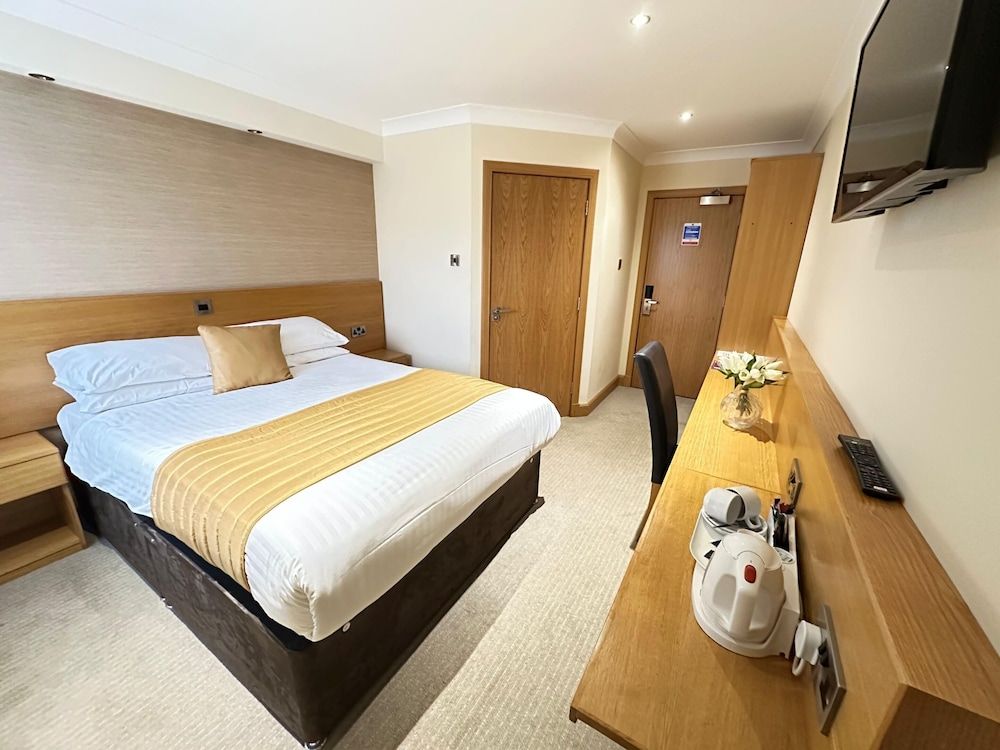 Hill Park Hotel Basic Double Room, Ensuite (1st floor) 5