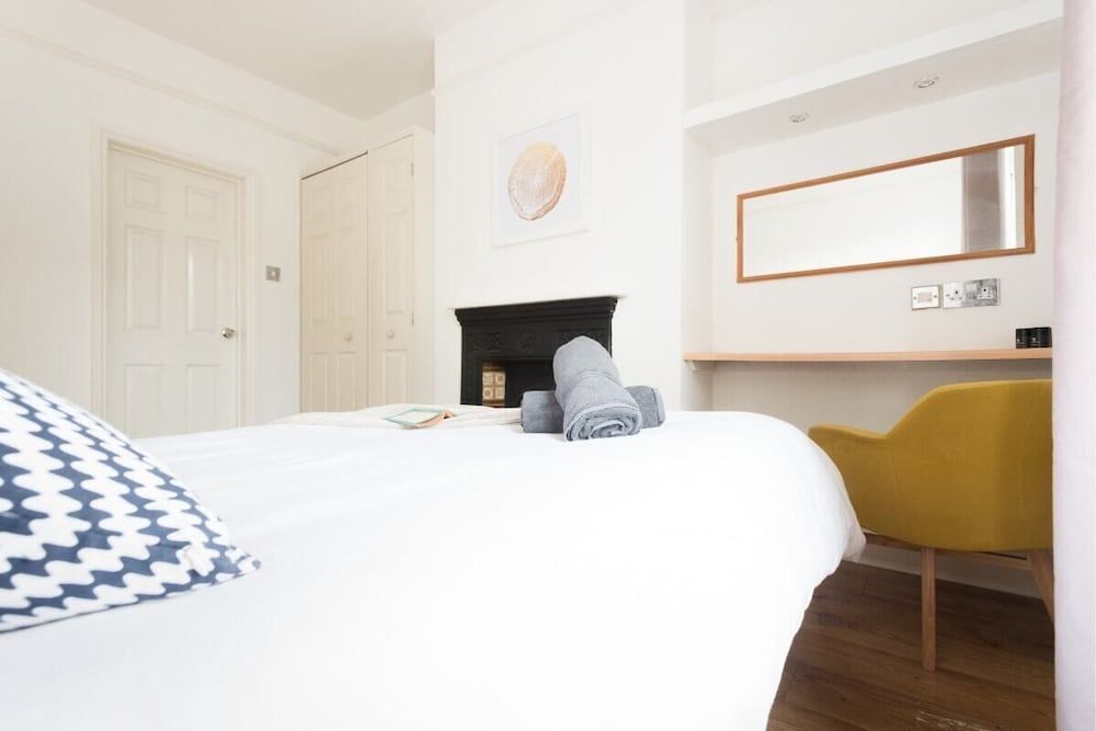 undefined The Hive House - Large Light-Flooded 6BDR Townhouse 4